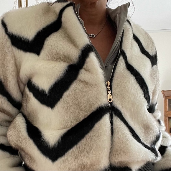 Black and white fur bomber jacket with leather trim  mint condition - Picture 2 of 3